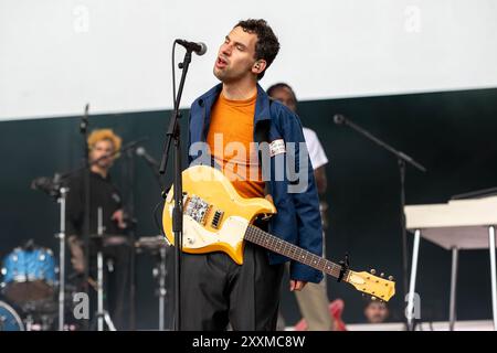 Leeds, Großbritannien. Sonntag, 25. August 2024 Jack Antonoff von Bleachers tritt am dritten Tag des Leeds Festivals im Bramham Park auf der Bühne auf © Jason Richardson / Credit: Tin!y/Alamy Live News Stockfoto