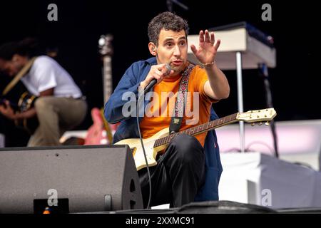 Leeds, Großbritannien. Sonntag, 25. August 2024 Jack Antonoff von Bleachers tritt am dritten Tag des Leeds Festivals im Bramham Park auf der Bühne auf © Jason Richardson / Credit: Tin!y/Alamy Live News Stockfoto