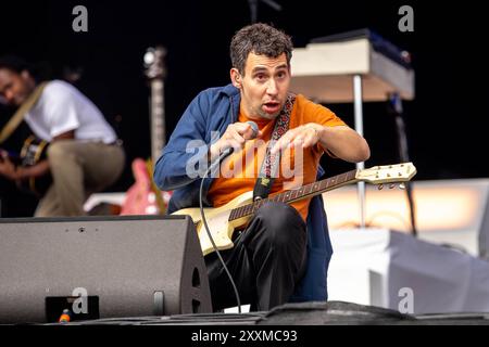 Leeds, Großbritannien. Sonntag, 25. August 2024 Jack Antonoff von Bleachers tritt am dritten Tag des Leeds Festivals im Bramham Park auf der Bühne auf © Jason Richardson / Credit: Tin!y/Alamy Live News Stockfoto