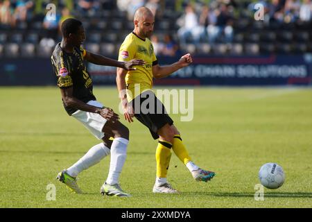 Venlo, Niederlande. August 2024. VENLO, NIEDERLANDE - 25. AUGUST: Roel Janssen von VVV Venlo übergibt den Ball während des Spiels VVV Venlo zwischen Roda JC Kerkrade im Covebo Stadion - de Koel am 25. August 2024 in Venlo, Niederlande. (Foto von Orange Pictures) (Foto von Orange Pictures/Orange Pictures) Credit: dpa/Alamy Live News Stockfoto