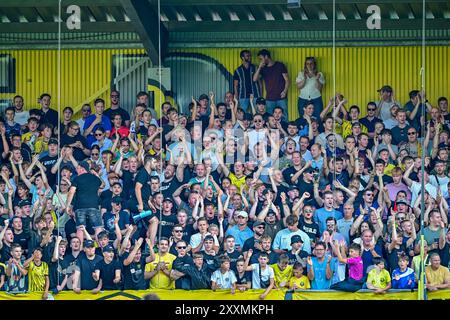 Venlo, Niederlande. August 2024. VENLO, 25-08-2024, Covebo Stadion de Koel, Niederländisch Keuken Kampioen Divisie Fußballsaison 2024-2025. VVV Venlo unterstützt die VVV Venlo Spieler beim Sieg im Spiel VVV Venlo - Roda JC. Beschreibung: Pro Shots/Alamy Live News Stockfoto