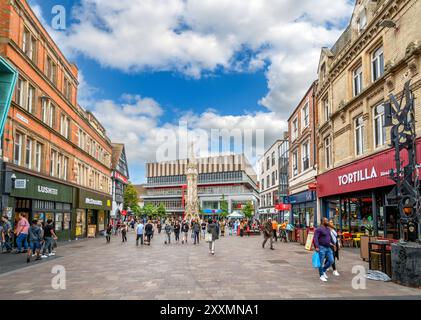 Geschäfte am East Gates mit Blick auf den Clocktower, Leicester, Leicestershire, England, Großbritannien Stockfoto