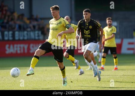 Venlo, Niederlande . August 2024. VENLO, NIEDERLANDE - 25. AUGUST: Rick Ketting von VVV Venlo übergibt den Ball während des Spiels VVV Venlo zwischen Roda JC Kerkrade im Covebo Stadion - de Koel am 25. August 2024 in Venlo, Niederlande. (Foto von Orange Pictures) (Foto von Orange Pictures/Orange Pictures) Credit: Orange Pics BV/Alamy Live News Stockfoto