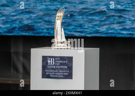 Barcelona, Spanien. August 2024. Die neuseeländische Mannschaft gewinnt die Trophäe der Vorregatta und ist damit der Beginn des 37. America's Cup, der bis Mitte Oktober in Barcelona ausgetragen wird. El equipo de Nueva Zelanda gana el trofeo de la regata pre minar, en lo que ha sido el inicio de la 37&#xaa; Copa América, que se celebrará en Barcelona hasta mediados de octubre. Auf dem Bild: News Sports -Barcelona, Spanien Sonntag, 25. August 2024 (Foto: Eric Renom/LaPresse) Credit: LaPresse/Alamy Live News Stockfoto