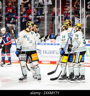 Nürnberg, Deutschland. August 2024. Torjubel Freude Steinbach, Nürnberg Ice Tigers vs. Steinbach Black Wings Linz, Testspiel, 25.08.2024, Foto: Thomas Hahn/Eibner-Pressefoto Credit: dpa/Alamy Live News Stockfoto