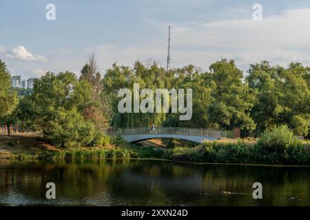 Die Brücke über den Donets Fluss in Belgorod in der Nähe der ukrainischen Grenze. Stockfoto