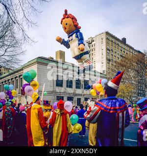 New York, 28. November 1991, Raggedy Ann Ballon, Clowns, Macy's Thanksgiving Day Parade, New York City, New York City, New York City, New York State, New York City, New York City, New York State, USA, Stockfoto