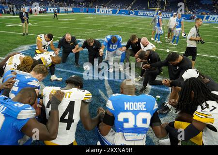 Pittsburgh, Pennsylvania, USA. August 2024. 24. August 2024: Gebetskreis während der Pittsburgh Steelers vs Detroit Lions auf Ford Field in Detroit MI. Brook Ward/AMG (Credit Image: © AMG/AMG Via ZUMA Press Wire) NUR REDAKTIONELLE VERWENDUNG! Nicht für kommerzielle ZWECKE! Stockfoto