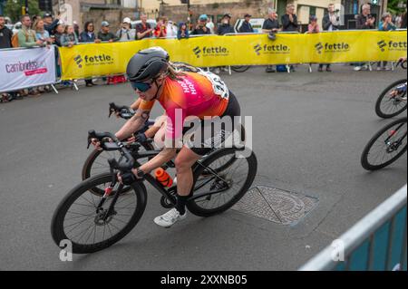 Cambridge, Großbritannien. August 2024. Die Fahrer treten im Elite-Frauen-Rennen an. Das Cambridge Criterium ist eine neue Radsportveranstaltung in Cambridge, bei der Fahrten für Einheimische sowie Rennen für Amateure und Elite-Radfahrer angeboten werden. Das Ziel ist es, den professionellen Radsport zum ersten Mal seit der Tour de France 2014 in die britische Fahrradhauptstadt zurückzubringen. Quelle: SOPA Images Limited/Alamy Live News Stockfoto