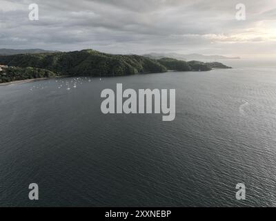 Luftaufnahme von Playa Hermosa in Guanacaste, Costa Rica Stockfoto