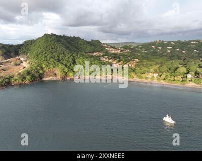 Luftaufnahme von Playa Hermosa in Guanacaste, Costa Rica Stockfoto