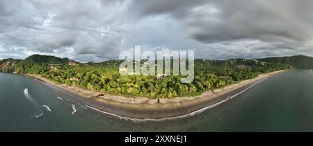 Luftaufnahme von Playa Hermosa in Guanacaste, Costa Rica Stockfoto