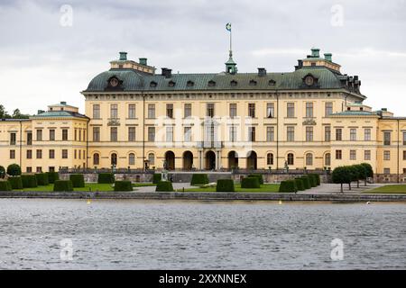 Schwedischer Tourismus, Drottningholm Palace, Drottningholm, Schweden. Drottningholm Palace (Schwedisch: Drottningholms slott), einer der Königspaläste Schwedens, liegt in der Nähe der schwedischen Hauptstadt Stockholm und ist die Privatresidenz der schwedischen Königsfamilie. Stockfoto