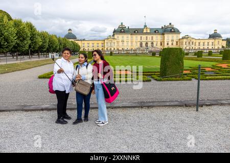 Schwedischer Tourismus, Drottningholm Palace, Drottningholm, Schweden. Drottningholm Palace (Schwedisch: Drottningholms slott), einer der Königspaläste Schwedens, liegt in der Nähe der schwedischen Hauptstadt Stockholm und ist die Privatresidenz der schwedischen Königsfamilie. Stockfoto