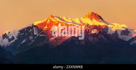 Abends, Blick auf den Sonnenuntergang auf die Annapurna Range, den Berg Himalaya in Nepal Stockfoto