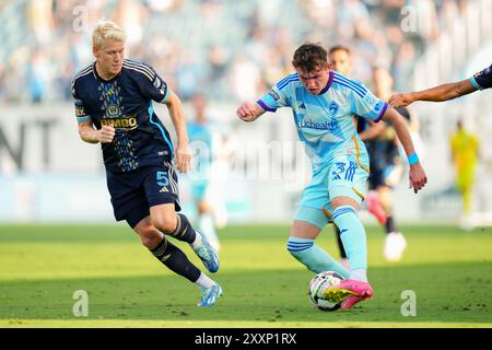 Chester, Pennsylvania, USA. 25. August 2024: Colorado Rapids Defender Sam Vines (3) übergibt den Ball während der ersten Hälfte eines Liga-Cup-Spiels gegen die Philadelphia Union im Subaru Park in Chester, Pennsylvania. Kyle Rodden/CSM Credit: CAL Sport Media/Alamy Live News Stockfoto