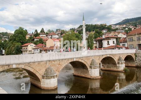 Miljacka River & Latin Bridge, Sarajevo, Bosnien Stockfoto