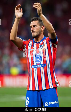 Madrid, Madrid, Spanien. August 2024. Koke von Atletico de Madrid feiert den Sieg seiner Mannschaft am Ende des Fußballspiels La Liga EA Sports 2024/25 zwischen Atletico Madrid und Girona FC im Estadio Civitas Metropolitano am 25. August 2024 in Madrid. (Kreditbild: © Alberto Gardin/ZUMA Press Wire) NUR REDAKTIONELLE VERWENDUNG! Nicht für kommerzielle ZWECKE! Quelle: ZUMA Press, Inc./Alamy Live News Stockfoto