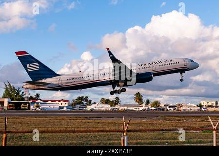 Princess Juliana Airport 1-13-2007 Simpson Bay Saint Martin US Airways Boeing 757-200 N203UW Abfahrt vom Princess Juliana Intl. Flughafen Stockfoto