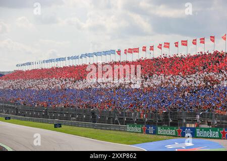 Zandvoort, Monte Carlo, Niederlande. August 2024. Zuschauer beim Großen Preis von Holland 2024 (Foto: © Alexis Kahn/ZUMA Press Wire) NUR REDAKTIONELLE VERWENDUNG! Nicht für kommerzielle ZWECKE! Quelle: ZUMA Press, Inc./Alamy Live News Stockfoto