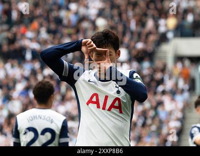 London, Großbritannien. August 2024. Heung -Min, Sohn von Tottenham Hotspur, feiert nach seinem 2. Tor. Premier League-Spiel Tottenham Hotspur gegen Everton im Tottenham Hotspur Stadium in London am Samstag, den 24. August 2024. Dieses Bild darf nur für redaktionelle Zwecke verwendet werden. Foto nur für redaktionelle Verwendung von Sandra Mailer/Andrew Orchard Sportfotografie/Alamy Live News Credit: Andrew Orchard Sportfotografie/Alamy Live News Stockfoto