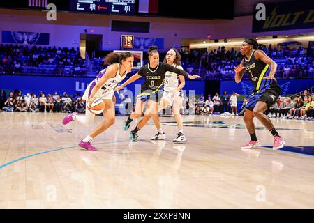 Arlington, Texas, USA. August 2024. Während eines WNBA-Spiels zwischen den Los Angeles Sparks und den Dallas Wings im College Park Center. Wings gewinnen 113:110. (Kreditbild: © Mark Fann/ZUMA Press Wire) NUR REDAKTIONELLE VERWENDUNG! Nicht für kommerzielle ZWECKE! Quelle: ZUMA Press, Inc./Alamy Live News Stockfoto