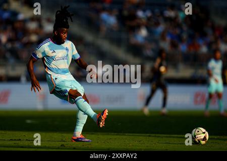 Chester, Pennsylvania, USA. 25. August 2024: Colorado Rapids Defender Lalas Abubakar (6) übergibt den Ball während der zweiten Hälfte eines Liga-Cup-Spiels gegen die Colorado Rapids im Subaru Park in Chester, Pennsylvania. Kyle Rodden/CSM Credit: CAL Sport Media/Alamy Live News Stockfoto