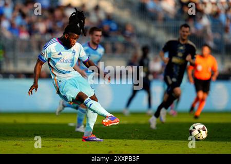 Chester, Pennsylvania, USA. 25. August 2024: Colorado Rapids Defender Lalas Abubakar (6) übergibt den Ball in der zweiten Hälfte eines Liga Cup-Spiels gegen die Philadelphia Union im Subaru Park in Chester, Pennsylvania. Kyle Rodden/CSM Credit: CAL Sport Media/Alamy Live News Stockfoto