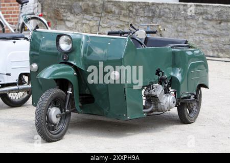 Selbstgemachte grüne Moped-Marke Stockfoto