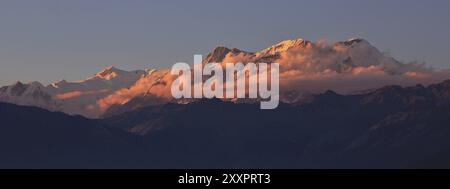 Sonnenuntergang im Annapurna Conservation Area, Nepal. Gipfel des Annapurna-Gebirges Stockfoto