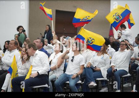 POL CNE BINOMY CREO TABACCHI SACAICELA Quito, 25. August 2024, nahm das Präsidentenamt der politischen Bewegung Creo, Francesco Tabacchi und Blanca Sacaicela, die Kandidatur beim Nationalen Wahlrat zusammen mit den Kandidaten für die Nationalversammlung und das Andenparlament QUITO PICHINCHA ECUADOR POL CNE BINOMY CREO TABACCHI SACAICELA Stockfoto