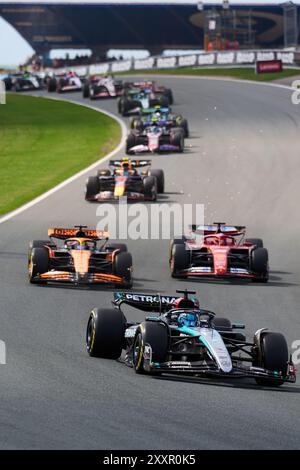 Zandvoort, Niederlande. August 2024. Die Fahrer treten am 25. August 2024 beim Grand Prix-Rennen der Niederlande auf dem Zandvoort Circuit an. Quelle: Meng Dingbo/Xinhua/Alamy Live News Stockfoto