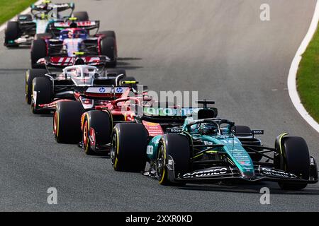 Zandvoort, Niederlande. August 2024. Die Fahrer treten am 25. August 2024 beim Grand Prix-Rennen der Niederlande auf dem Zandvoort Circuit an. Quelle: Meng Dingbo/Xinhua/Alamy Live News Stockfoto