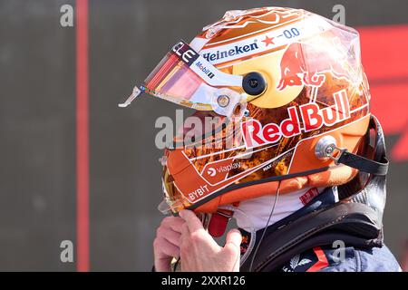 Zandvoort, Niederlande. August 2024. Der niederländische Red Bull-Pilot Max Verstappen reagiert auf das Formel 1 Grand Prix Rennen auf dem Zandvoort Circuit, Niederlande, 25. August 2024. Quelle: Meng Dingbo/Xinhua/Alamy Live News Stockfoto