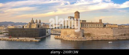 Marseille, Frankreich, Luftbild Panorama City Skyline am Vieux Port Stockfoto