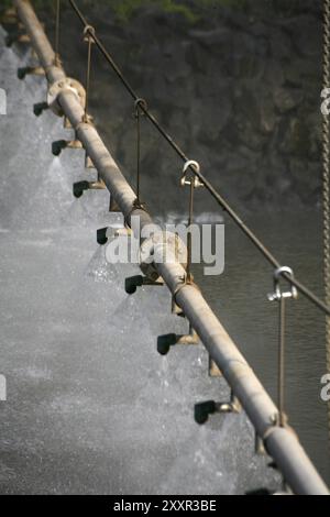 Spritzanlage im Kernkraftwerk Grohnde an der Weser. Dadurch wird der Schaum im Kühlwasser zerstört, das vor ihm abgelassen wird Stockfoto