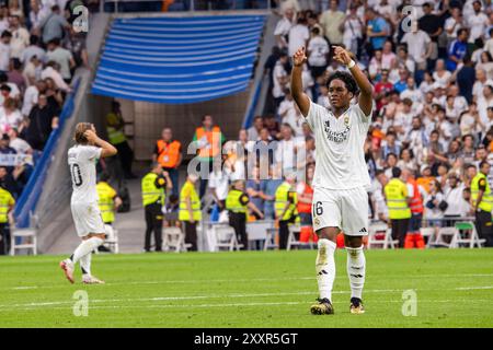 Madrid, Spanien. August 2024. Endrick Felipe, brasilianischer Stürmer von Real Madrid, feiert ein Tor während des spanischen Fußballspiels zwischen Real Madrid CF und Real Valladolid FC im Santiago Bernabeu Stadion Real Madrid besiegte Real Valladolid mit 3 Toren zu 0 im Santiago Bernabeu Stadion. Die Tore wurden von Federico Valverde 49', Brahim Diaz 87', Endrick 95' erzielt. (Foto: David Canales/SOPA Images/SIPA USA) Credit: SIPA USA/Alamy Live News Stockfoto