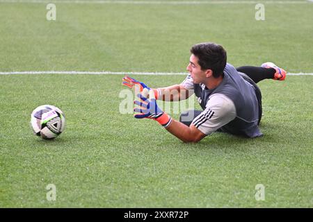 Columbus, Ohio, USA. 25. August 2024: Torhüter Patrick Schulte (28) der Columbus Crew wärmt sich auf, bevor er im Liagues Cup Finale in Columbus, Ohio, gegen den Los Angeles FC antritt. Brent Clark/Cal Sport Media Credit: Cal Sport Media/Alamy Live News Stockfoto