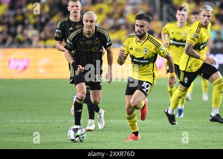 Columbus, Ohio, USA. 25. August 2024: Diego Rossi (10) führt den Ball gegen den Los Angeles FC-Verteidiger Aaron Long (33) im Liagues Cup Finale in Columbus, Ohio. Brent Clark/Cal Sport Media (Bild: © Brent Clark/Cal Sport Media) Credit: Cal Sport Media/Alamy Live News Stockfoto