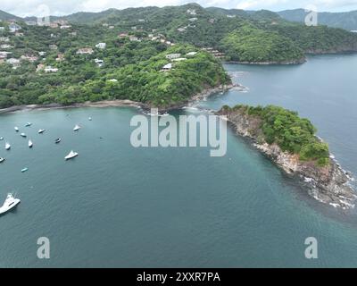 Blick aus der Vogelperspektive auf den Ocotal Beach in der Nähe von Playas del Coco in Guanacaste, Costa Rica Stockfoto