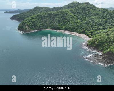 Blick aus der Vogelperspektive auf den Ocotal Beach in der Nähe von Playas del Coco in Guanacaste, Costa Rica Stockfoto