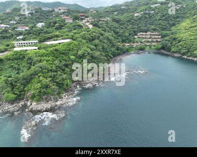 Blick aus der Vogelperspektive auf den Ocotal Beach in der Nähe von Playas del Coco in Guanacaste, Costa Rica Stockfoto