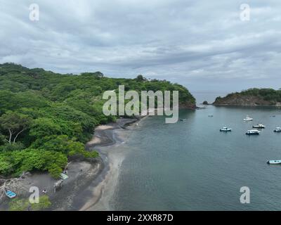 Blick aus der Vogelperspektive auf den Ocotal Beach in der Nähe von Playas del Coco in Guanacaste, Costa Rica Stockfoto