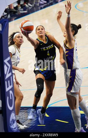 Arlington, Usa. August 2024. Jacy Sheldon #4 von Dallas Wings fährt während des Spiels gegen Los Angeles Sparks im College Park Center zum Korb. Endpunktzahl Dallas Wings 113 - 110 Los Angeles Sparks. Am 25. August 2024 in Arlington, Texas. (Foto: Javier Vicencio/Eyepix Group/SIPA USA) Credit: SIPA USA/Alamy Live News Stockfoto