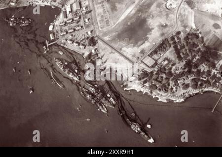 Luftaufnahme am 10. Dezember 1941 nach dem Angriff des 7. Dezember auf die US-Marinebasis Pearl Harbor auf Oahu, Hawaii, durch das japanische Reich. Stockfoto