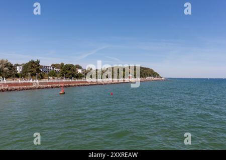 TRAVEMÜNDE, DEUTSCHLAND - 13. AUGUST 2024: Strand von Travemünde an der Ostsee Stockfoto