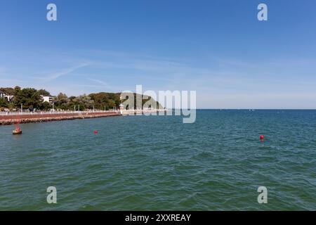 TRAVEMÜNDE, DEUTSCHLAND - 13. AUGUST 2024: Strand von Travemünde an der Ostsee Stockfoto