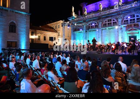 REKORDDATUM NICHT ANGEGEBEN Kroatien, Dubrovnik, 250824. Die Operngala vor der Kathedrale schloss die 75. Sommerspiele von Dubrovnik. Die bulgarische Sopranistin Sonya Yoncheva, der maltesische Tenor Joseph Calleja und ante Jerkunica traten unter der Leitung von Ivan Repusic auf. Foto: Bozo Radic / CROPIX Dubrovnik Kroatien Copyright: XxBozoxRadicx Opera gala13-250824 Stockfoto