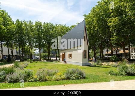 The Narrow House von Irwin Wurm auf der Avenue Foch, Le Havre, Frankreich Stockfoto