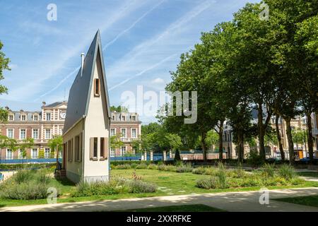 The Narrow House von Irwin Wurm auf der Avenue Foch, Le Havre, Frankreich Stockfoto